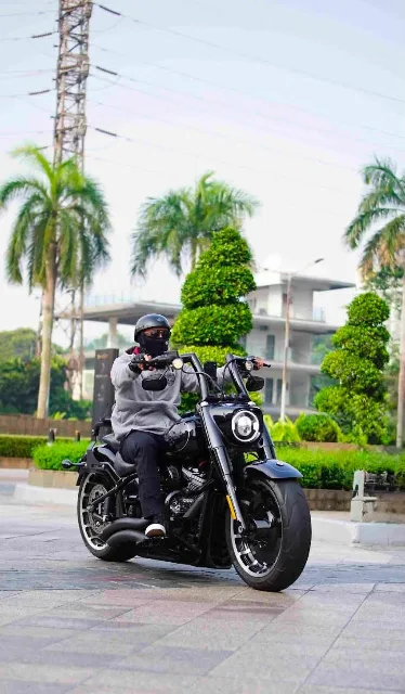 Classic rebel look with Skull Cap Helmet